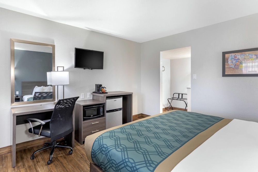 Room, 1 King Bed, Non Smoking - Photo 2