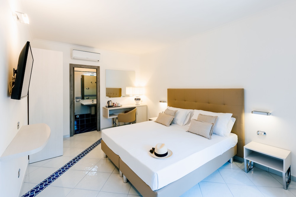 Double or Twin Room, Sea View photo 2