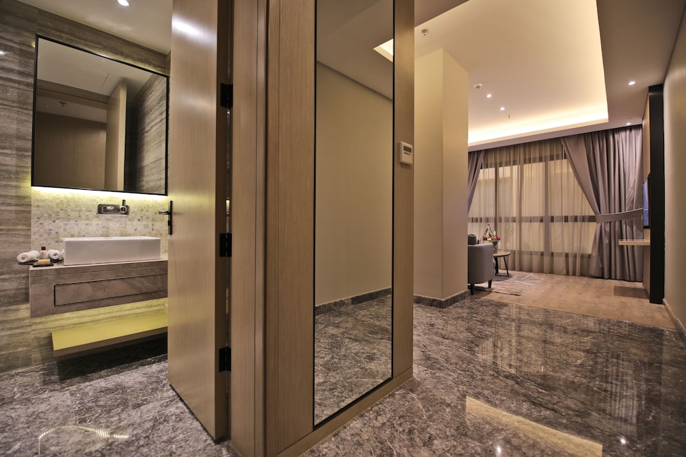 Executive Suite thumbnail 5