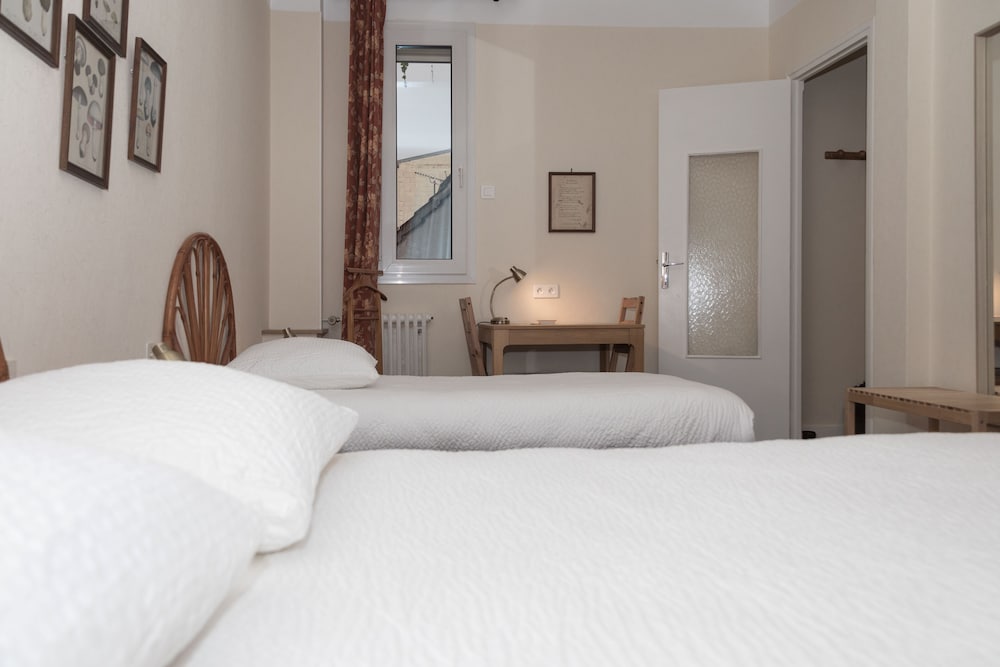 Standard Twin Room - Photo 3