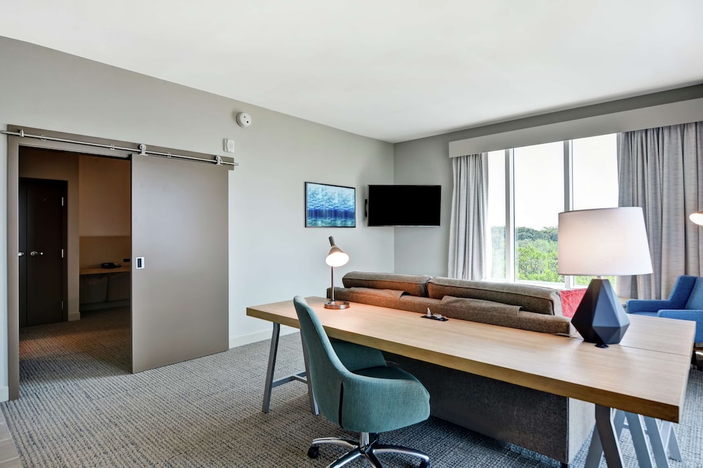 Suite, 1 Bedroom - Photo 1
