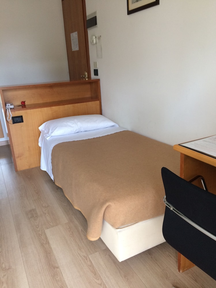 Single Room photo 1