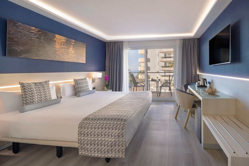 Standard Double Room Single Use, Terrace, Partial Sea View