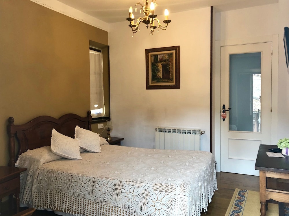 Double or Twin Room photo 3
