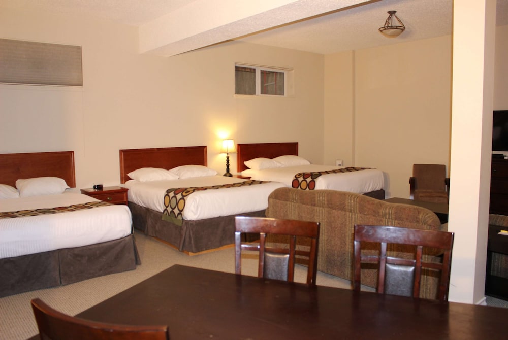 Room, Multiple Beds, Non Smoking (Basement) photo 1