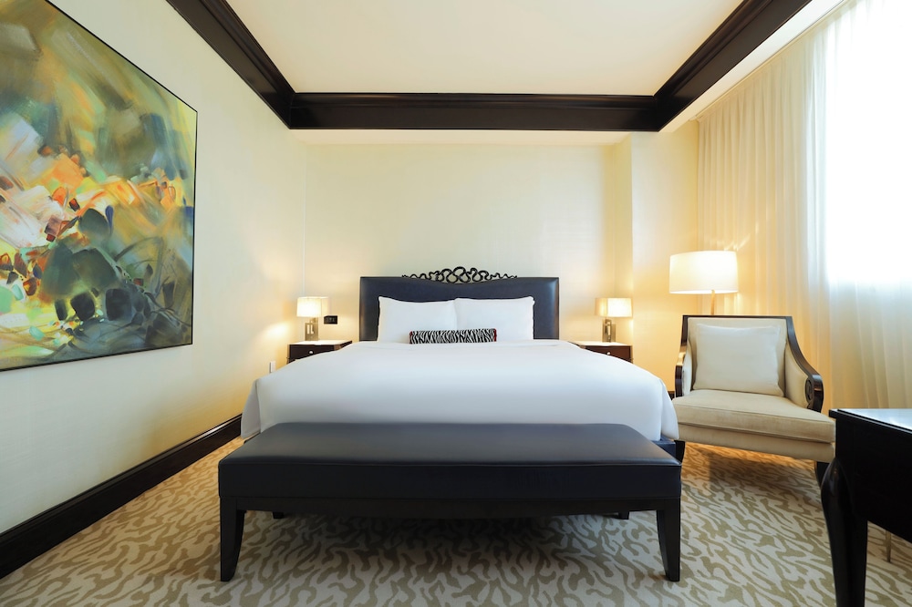 Executive Suite, Multiple Beds, City View