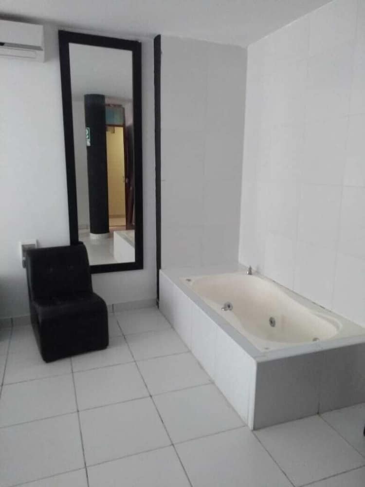 Superior Double Room, Bathtub photo 3