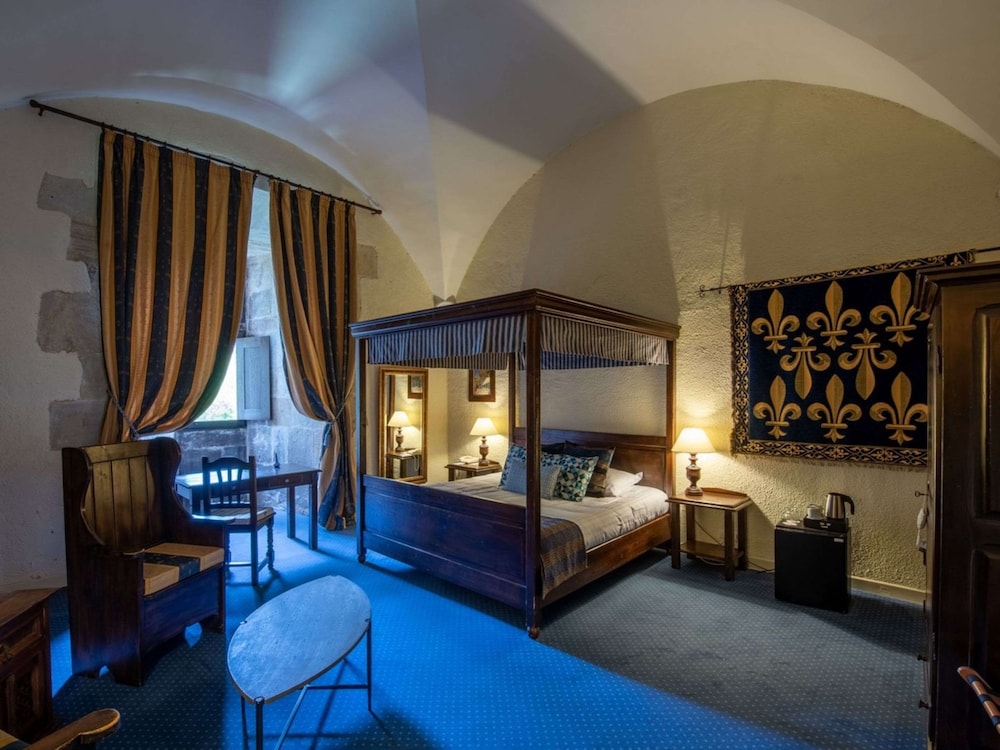 Deluxe Room, 1 King Bed, Non Smoking (Canopy Bed) - Photo 1