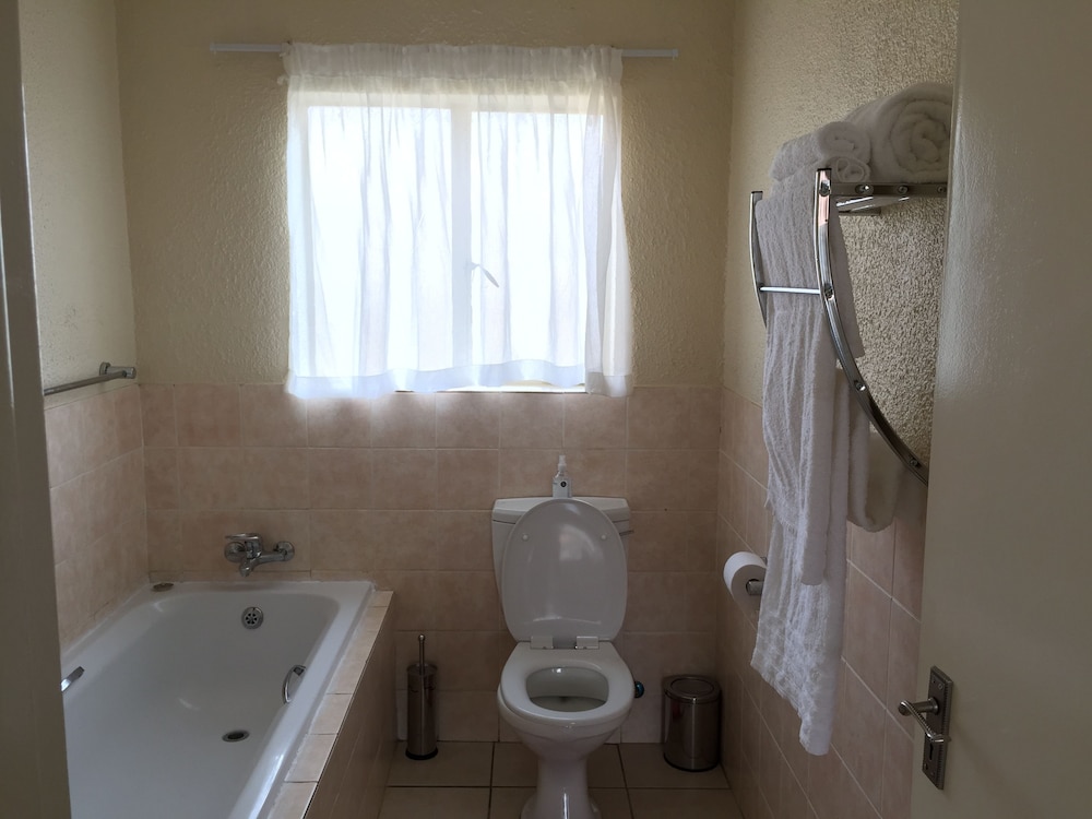 Basic Apartment, 3 Bedrooms photo 3