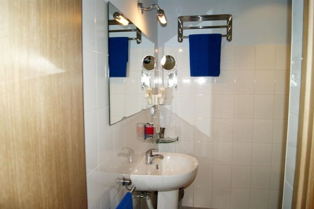 Standard Single Room photo 2
