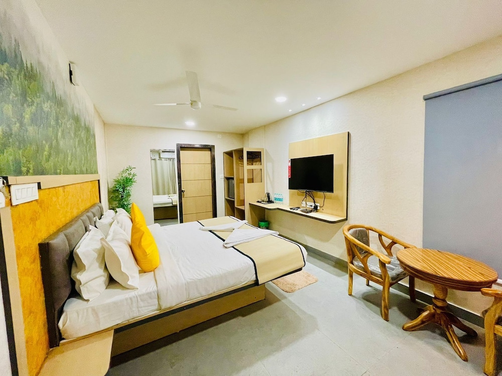 DELUXE ROOM - Photo 5