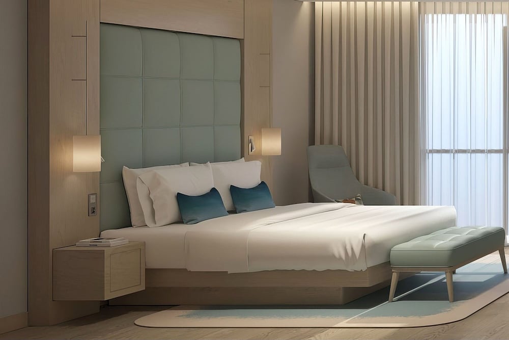 Room, 1 King Bed, Pool View (Corner)