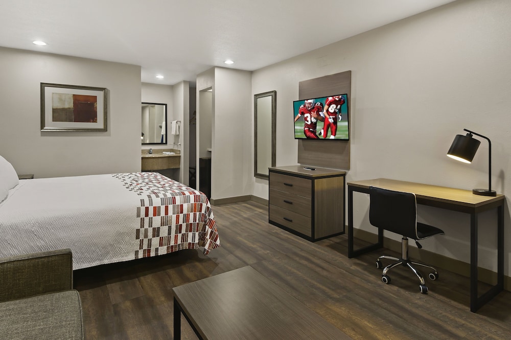 Superior Room, 1 King Bed, Non Smoking - Photo 7