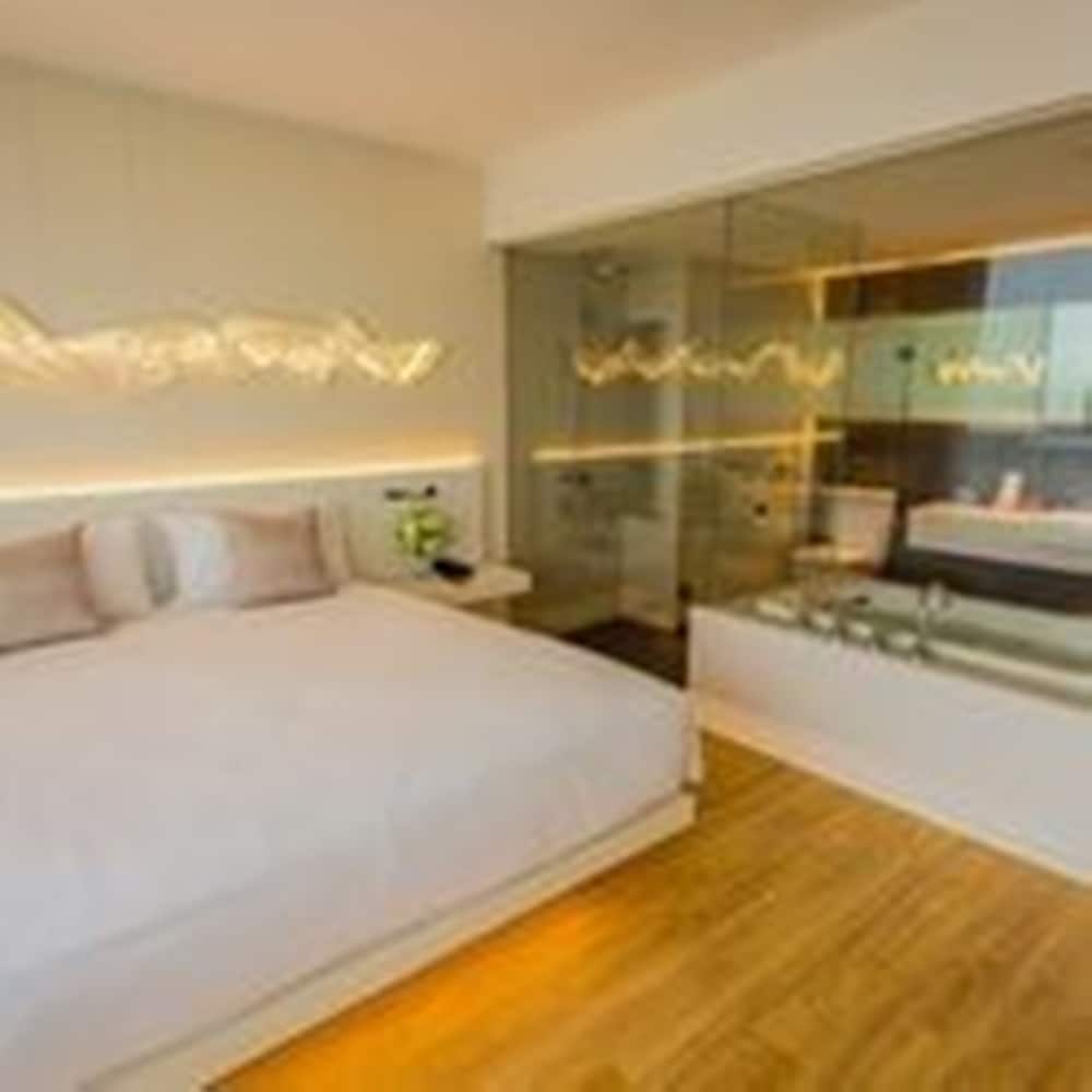 Landmark Suite With Panorama View photo 3