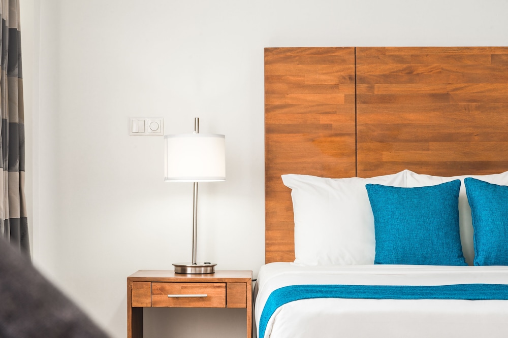 Junior Suite, 1 King Bed with Sofa bed, Kitchenette photo 3