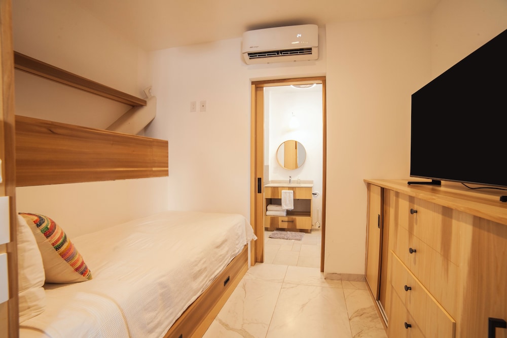 Family Apartment, Multiple Bedrooms photo 2