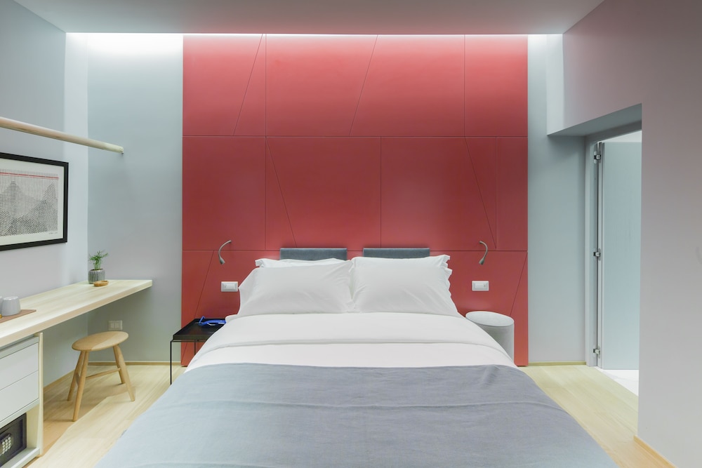 Superior Double Room, 1 Queen Bed, Courtyard View