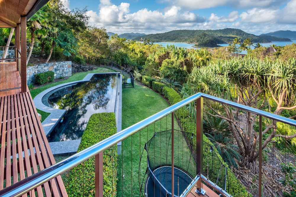 Luxury House, 5 Bedrooms, Private Pool, Ocean View, 2 Golf Buggies photo 1