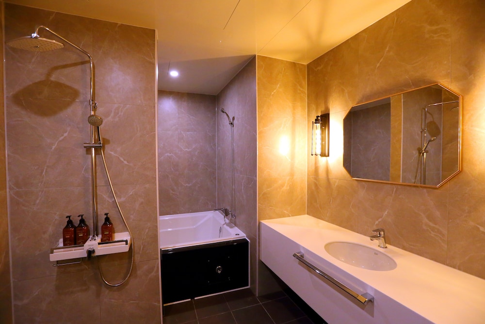 Suite (+ Styler) - Photo 5