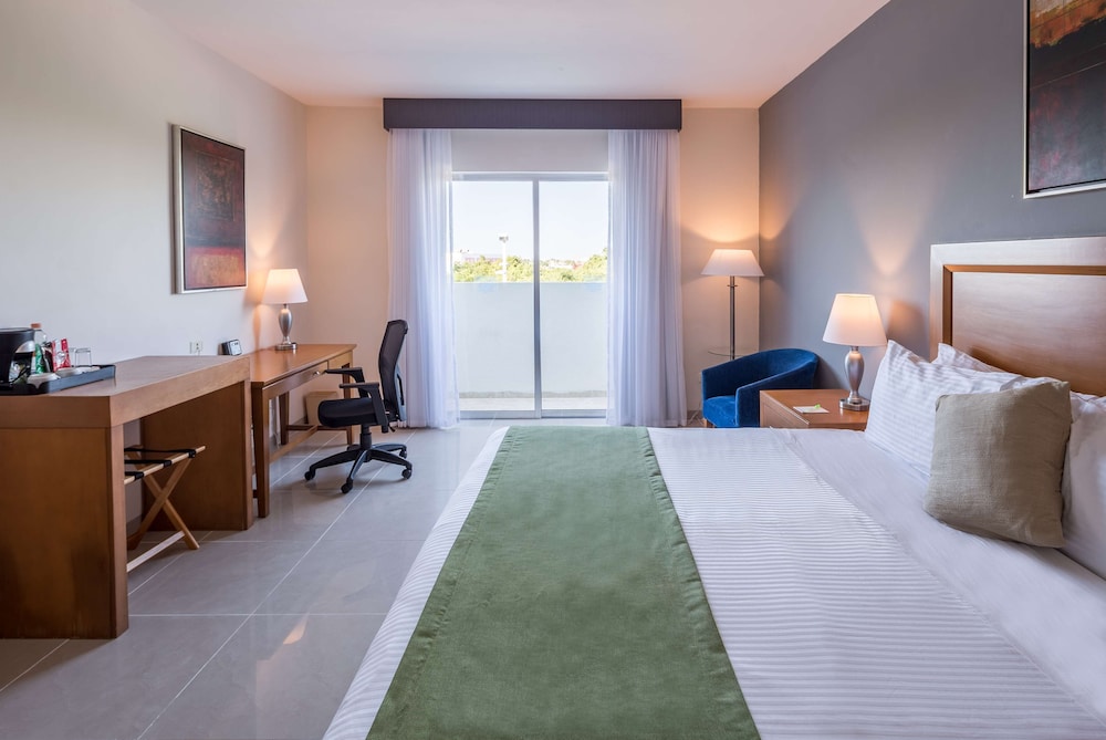 Room, 1 King Bed, Accessible, Non Smoking - Photo 2