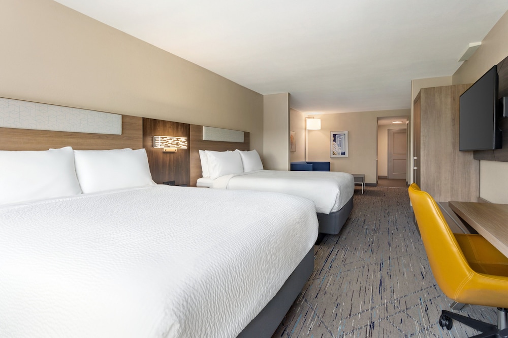 Suite, Multiple Beds - Photo 3