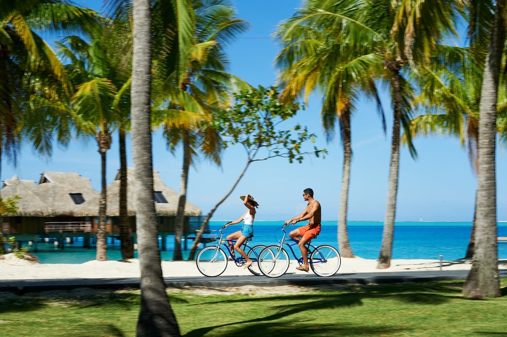 Suite, 1 King Bed, Lagoon View