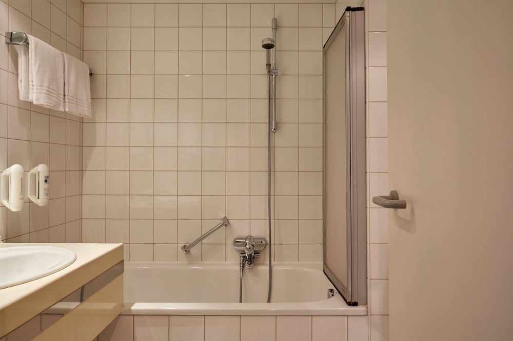 Family Deal (2 rooms next to each other) thumbnail 5