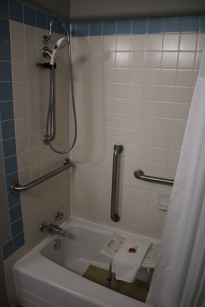 Room, 1 King Bed, Accessible, Non Smoking (Mobility, Bathtub W/grab Bars) - Photo 4