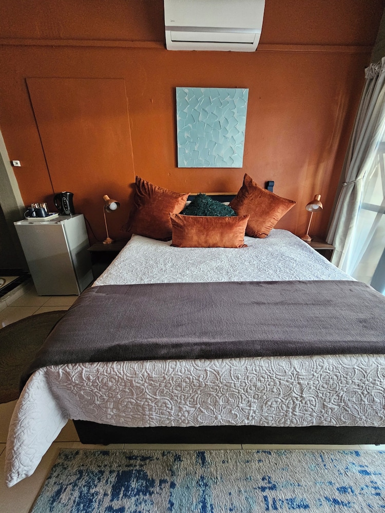 Signature Double Room, 1 Queen Bed, Garden View (Nordic Blue Copper) photo 1