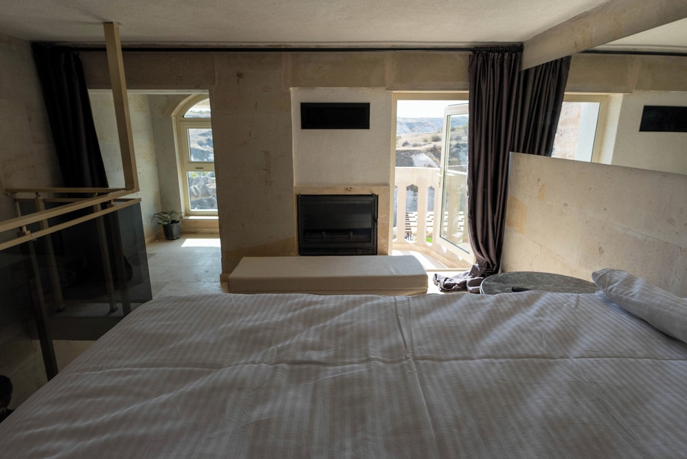 Signature Loft, Balcony, Pool View photo 1