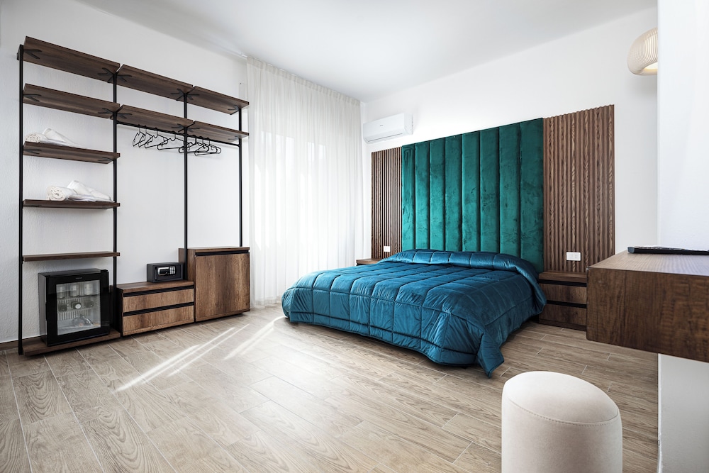 Junior Suite, 1 Queen Bed with Sofa bed, Non Smoking, Garden View