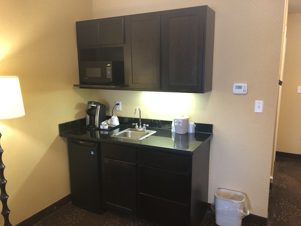 Suite, 1 King Bed, Jetted Tub (Additional Living Area) - Photo 9