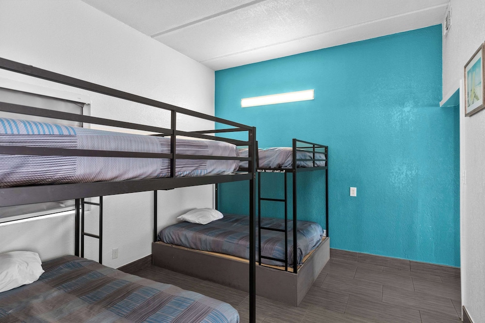 Suite, Multiple Beds, Non Smoking photo 3