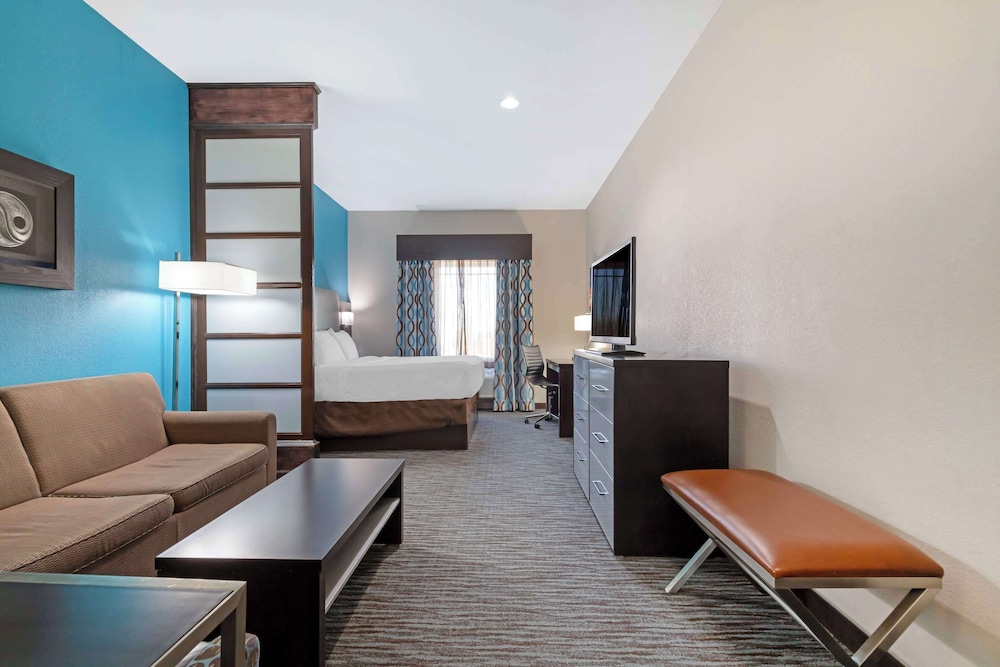 Suite, 1 King Bed with Sofa bed, Non Smoking, Refrigerator & Microwave (with Sofabed)