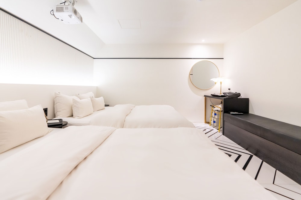 Premium Room - Photo 8
