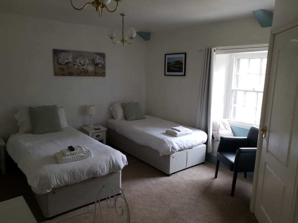 Twin Room, Ensuite photo 2