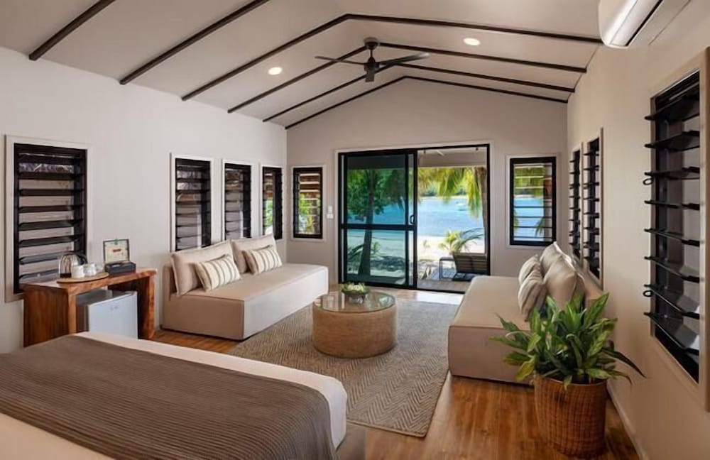 Sunrise Beachfront Villas photo 2