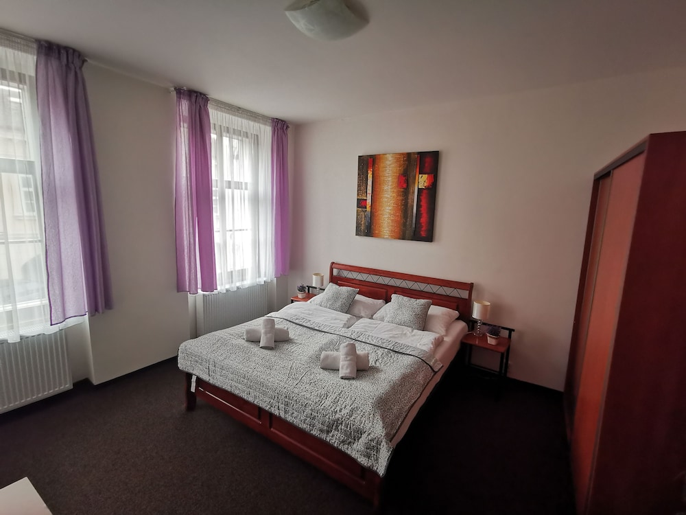 Classic Twin Room, 1 Bedroom, Ensuite photo 3