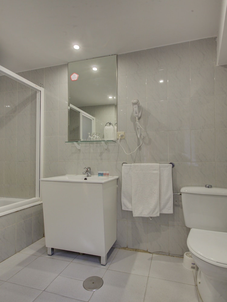 Double Room - Photo 9
