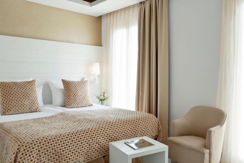 Double Room, Balcony, Sea View - Photo 3