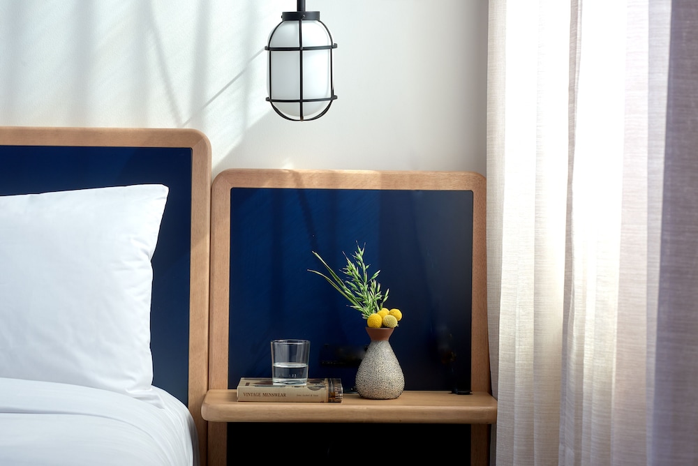 Room - Photo 2