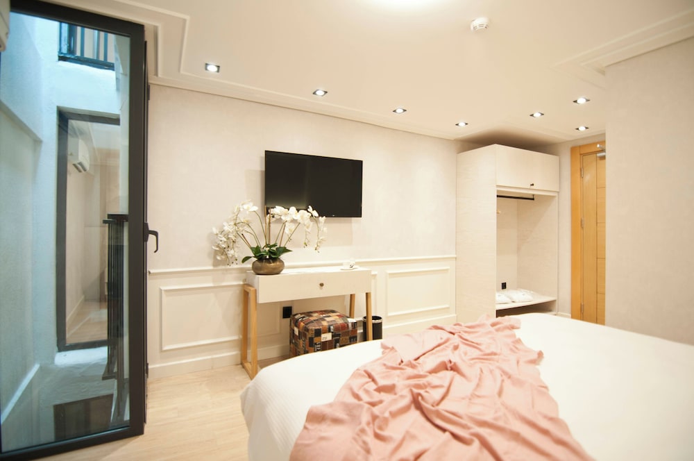 Economy Double or Twin Room photo 2