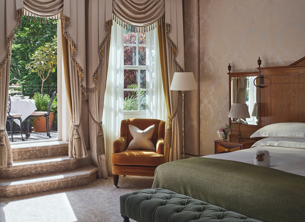 Suite (Belgravia)