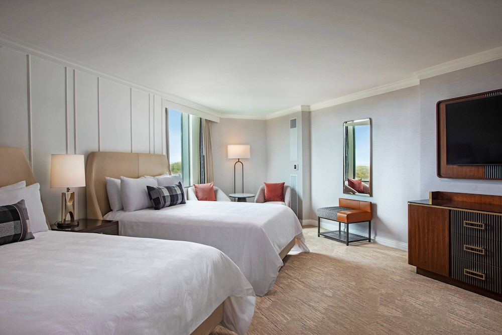 Deluxe Room, 2 Queen Beds, Corner - Photo 2