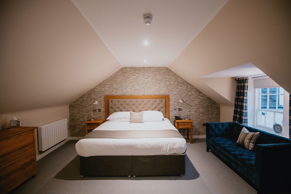 Upper Mews (located in Hotel Courtyard)