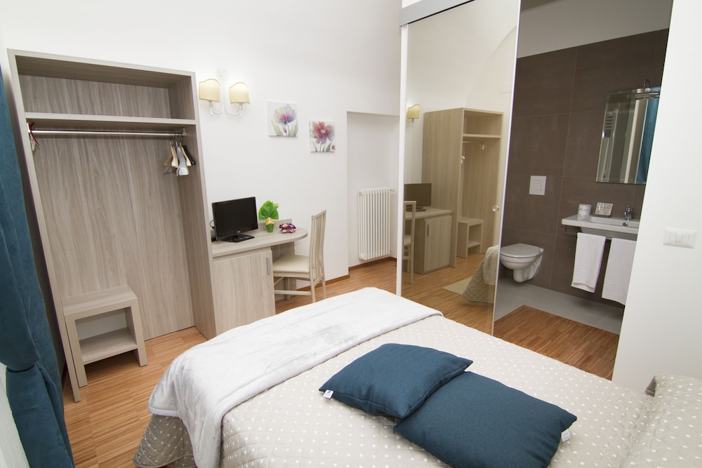 Grand Single Room, City View photo 1