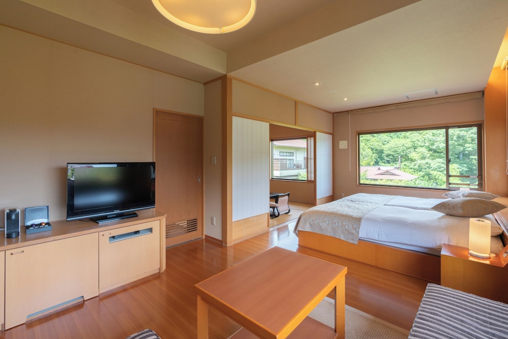 Japanese Western Style Corner Suite Room with Semi Open-air bath, Garden view (Second floor) photo 1