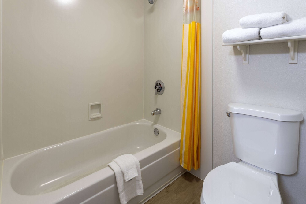 Executive Room, 1 King Bed, Non Smoking - Photo 5