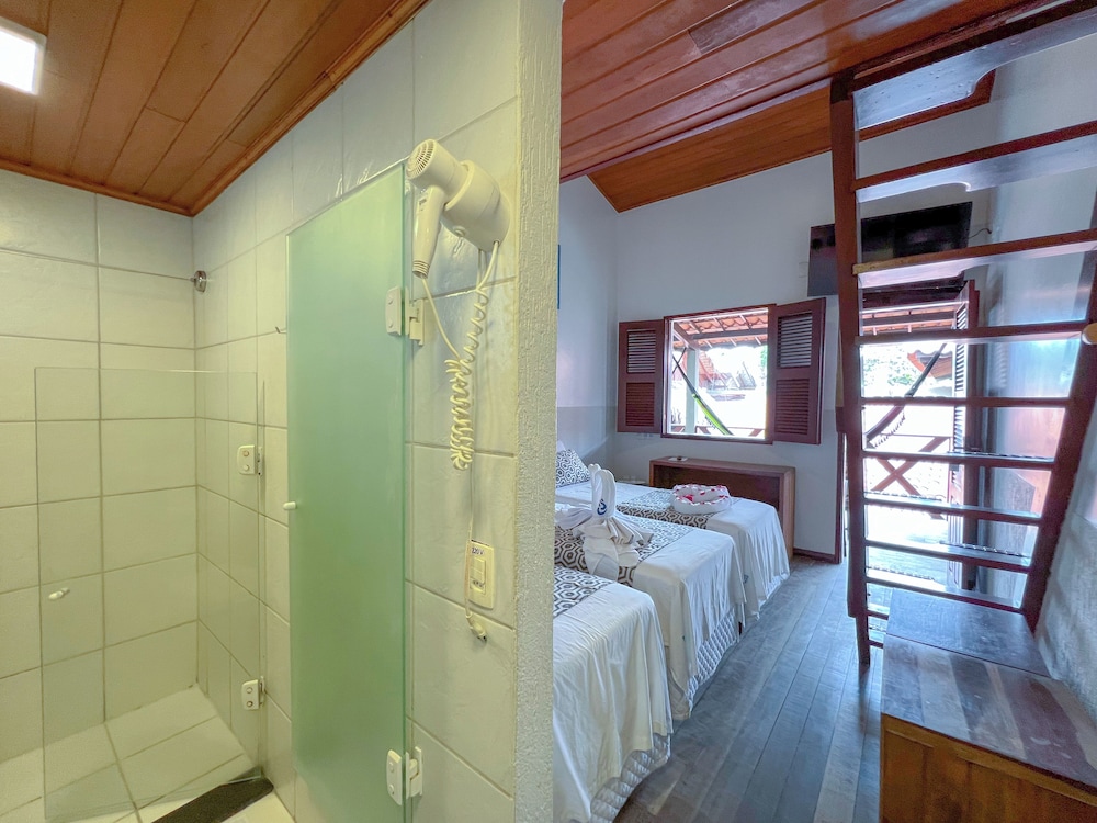 Family Room, Multiple Beds, Garden View photo 3
