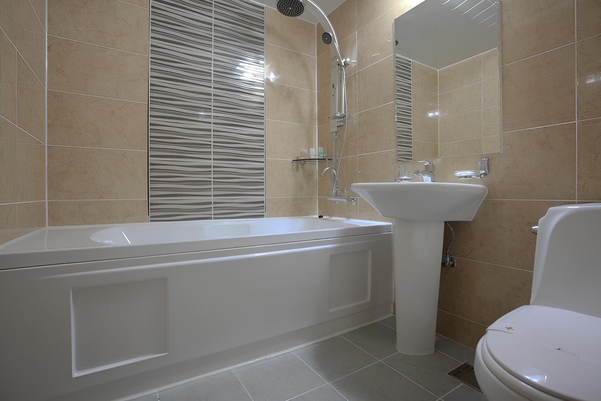Room (Standard Room) - Photo 11